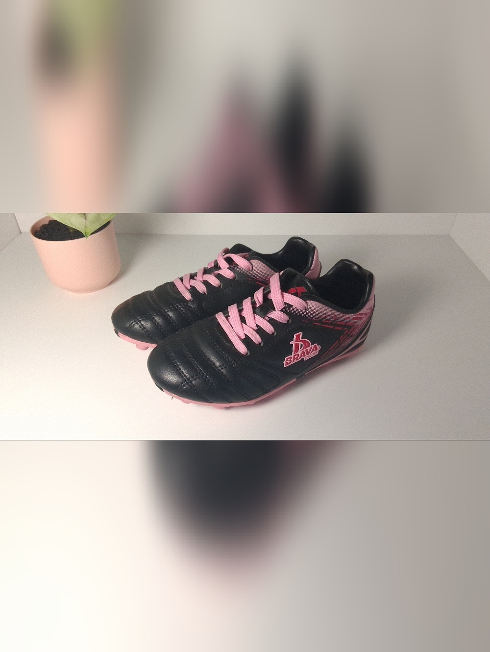 Brava Kids Black & Pink Soccer Sneakers